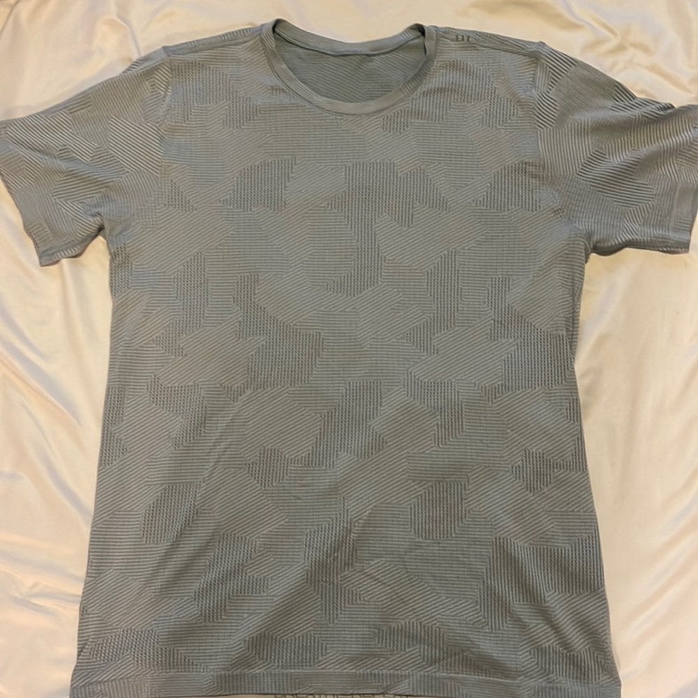 Lululemon metal vent shirt